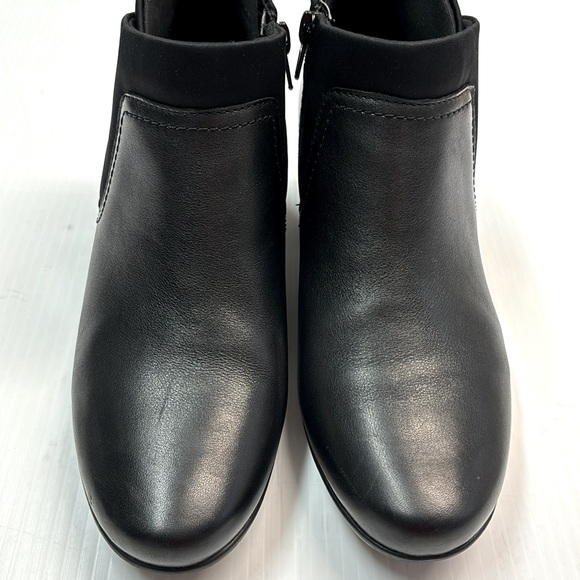 Clarks Of England Womens Shoes Emily Leather Chelsea Ankle Boots - Sz 7 1/2 - Picture 3 of 12